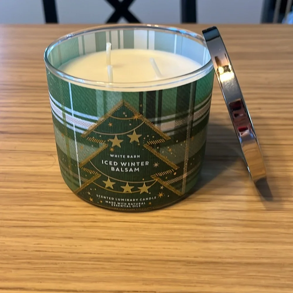 Bath & Body Works 3 Wick Candle. Iced Winter Balsam.